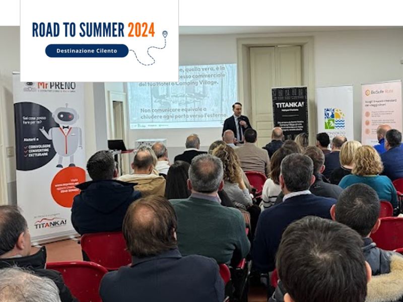 Conferenza 'Road to Summer 2024' a Destinazione Cilento con presentazioni e partecipanti attenti.