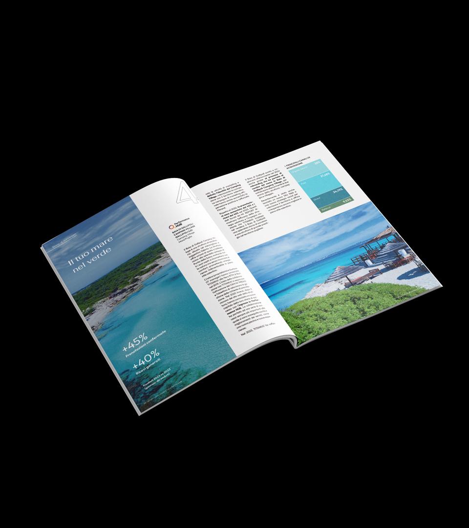 Brochure con immagini di spiagge e testo promozionale per una destinazione turistica.