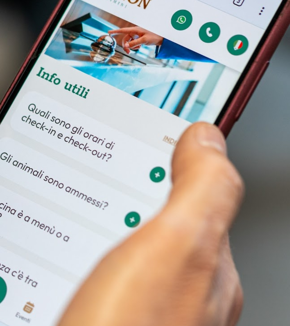 Schermata di un'applicazione con informazioni utili su orari di check-in e check-out.